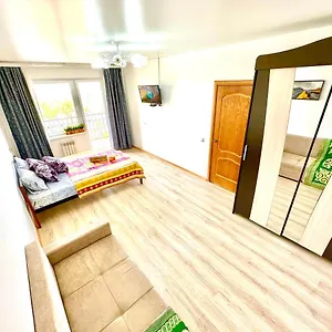 Апартаменты Medinahotelkz, # 70, вид на горы, до арбата 15 мин пешком, Halal